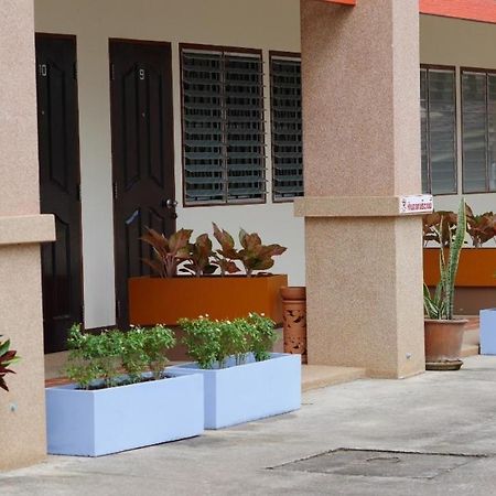 Hotel Sangthong Building Landkreis Landkreis Mae Chaem Exterior foto